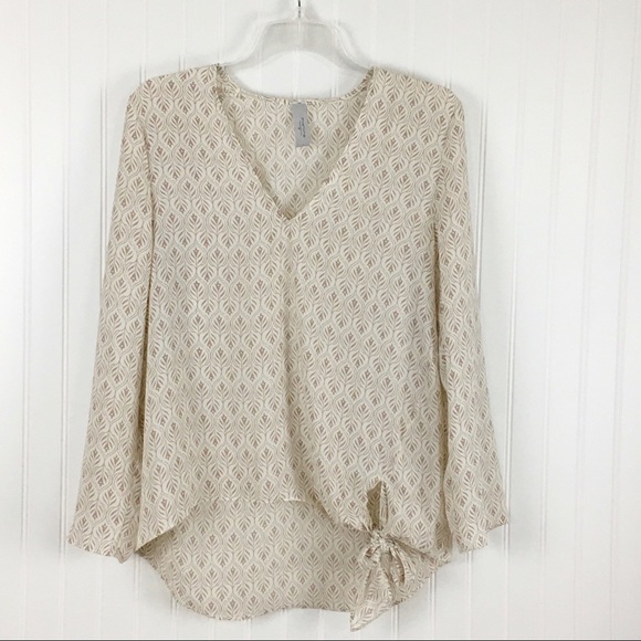 Mahina Ivory Leaf Print V-neck  Long Sleeve Top Size Medium - Picture 2 of 6